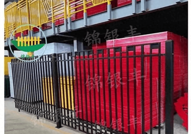 锦银丰护栏:焊接防护围栏 小区花园操场可用 加厚型材