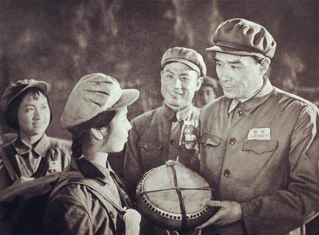 原创江姐于蓝19岁嫁给29岁田方为照顾继子选择流产99岁去世