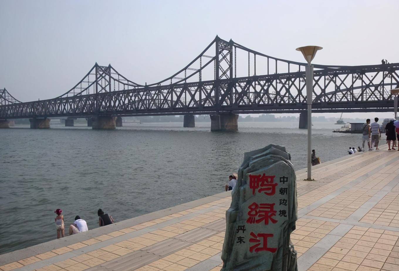 原创30人阻击美军击毙215人缴获物资无数重点是30人无一人伤亡