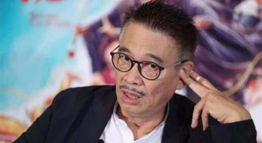 原创58岁周星驰满头白发黯然落泪被误解30年却无人懂我的心酸