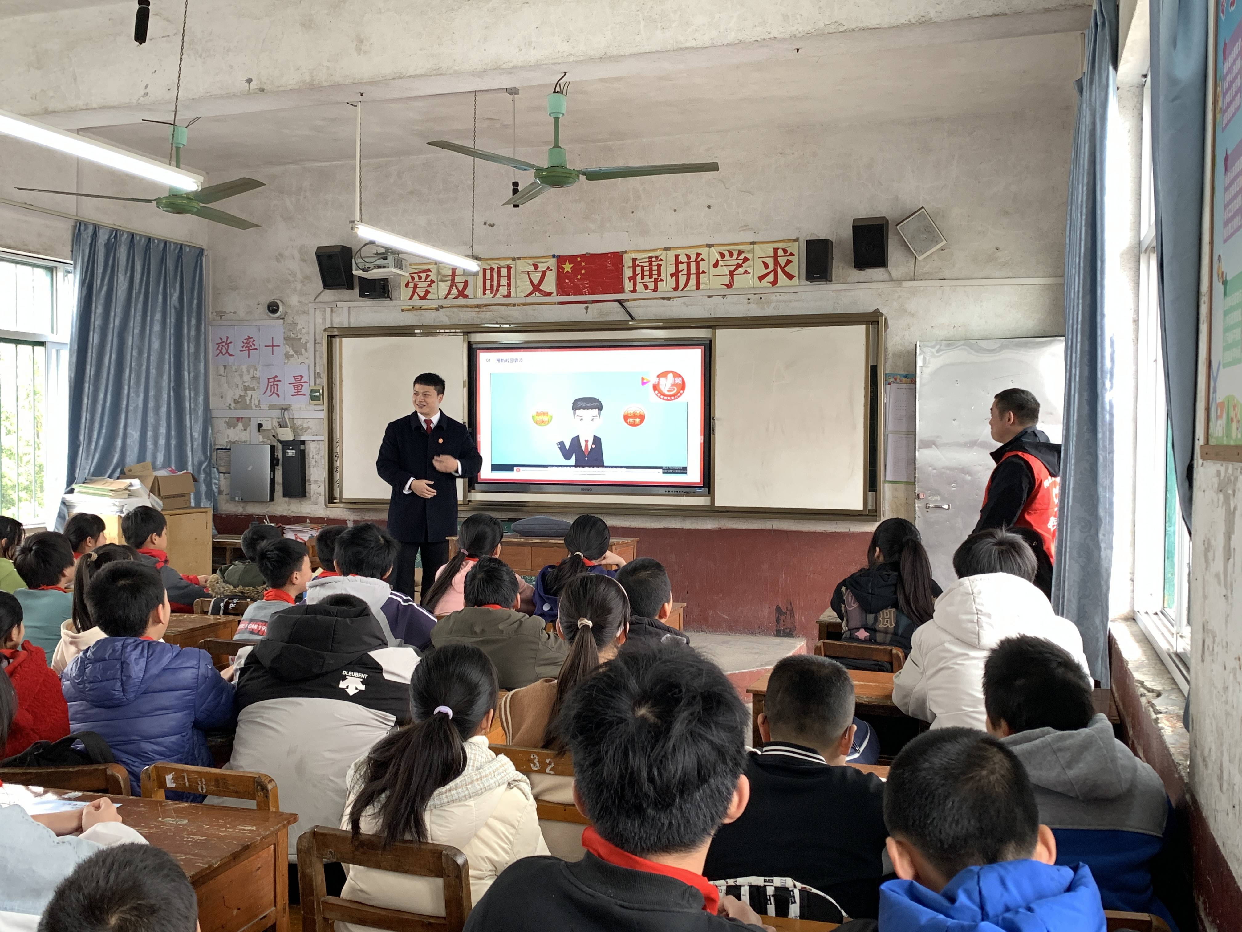 广西柳州市柳城县沙埔镇开展反对校园欺凌禁毒警钟长鸣法治宣传活动