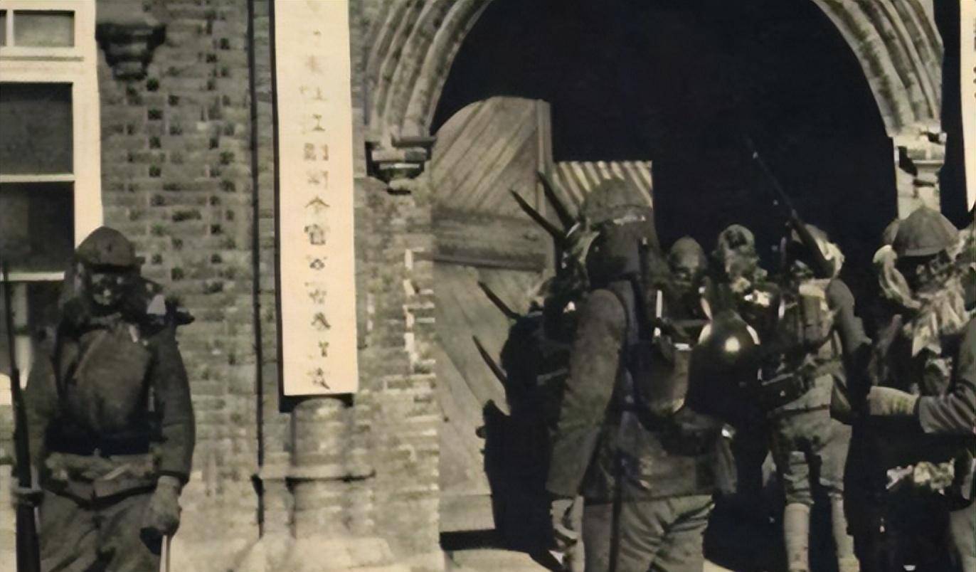 1960年女教师刘小琴被捕全村人求情罪行公布村民枪毙她