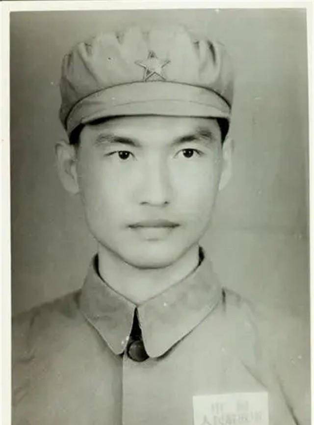 国军少校被俘后送去改造,大喊:告诉首长我是902,陈云亲自接见_赵炜