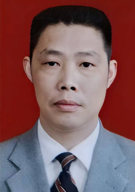 艺术简介:王银,笔名:南竹,男,汉族,现年57岁,籍贯:四川省宜宾市,大学