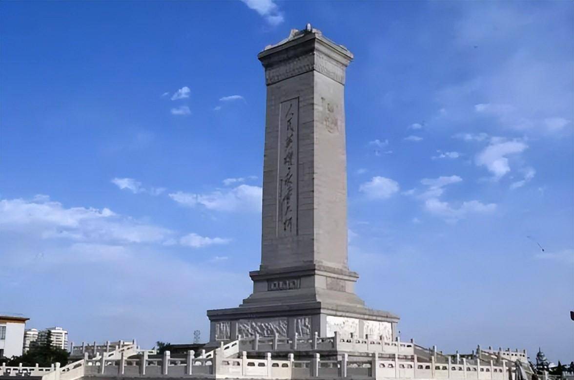 300吨人民英雄纪念碑原石开采遇困村民支招可去崂山请一能人