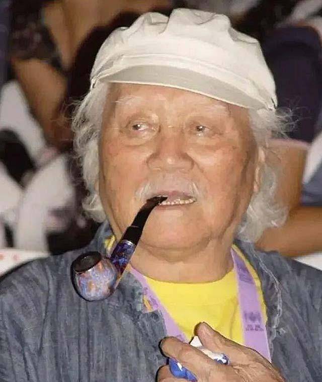 然而,成龙的大哥房仕德却知道真实的情况.