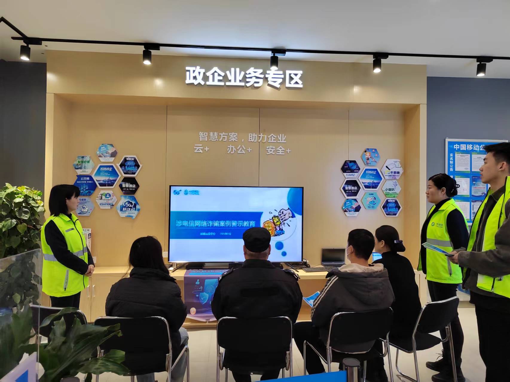 心级服务渭南移动开展系列学雷锋文明实践我行动主题活动