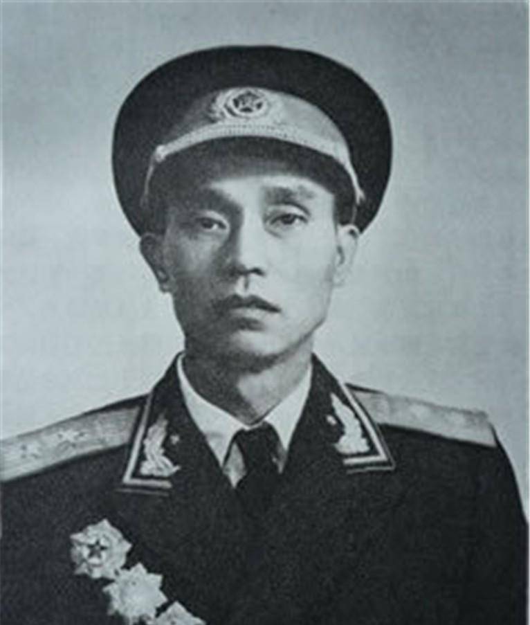 原创中将周志坚12岁参军16岁入党在新婚之夜去攻打敌军枪械库