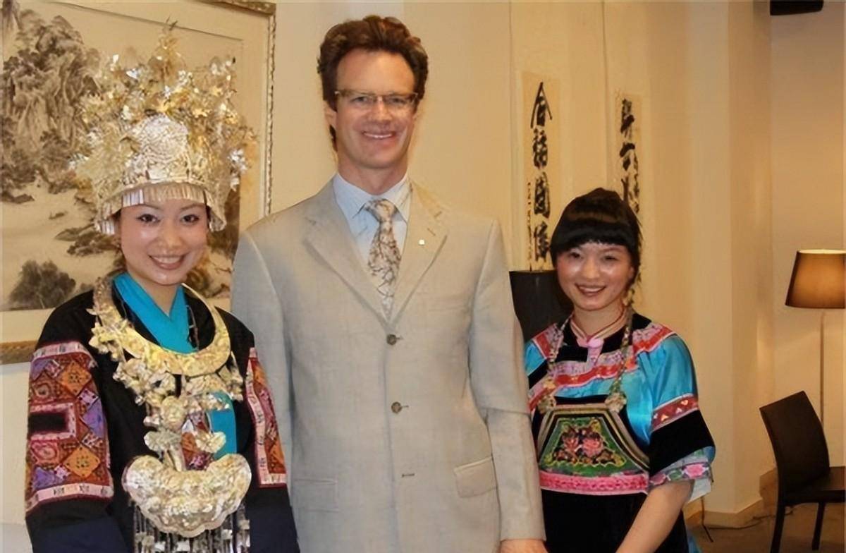 原创56岁大山近照妻子原来是个重庆妹子很漂亮