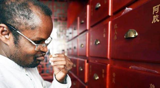 古汉语对迪亚拉来说也是一样的艰难,但他就是不放弃.