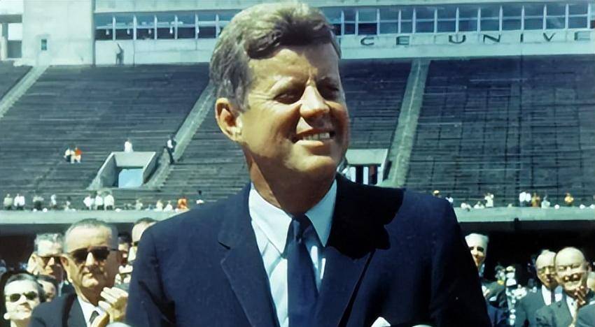 63年肯尼迪遭暗杀,188名相关证人全部死亡,18万页档案仍属机密_约翰逊