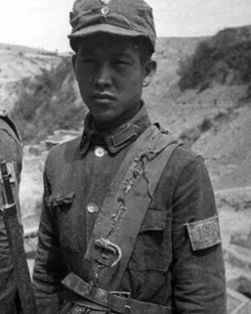 早年时期,为了谋生,吴富善成为一名工人学徒.