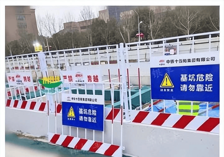 锦银丰护栏:河南 工地临时护栏加工 中建七局工地临边防护栏
