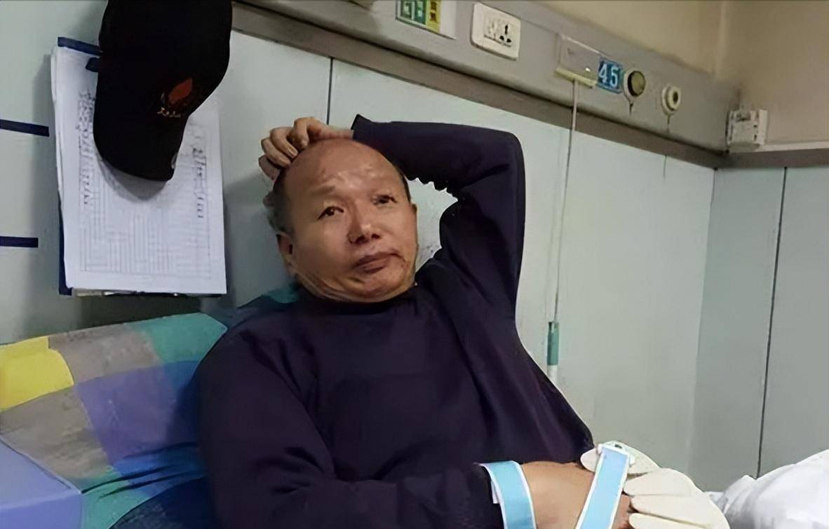 原创2012年蔡洋当街猛砸日系车且下狠手致车主四级伤残如今出狱了