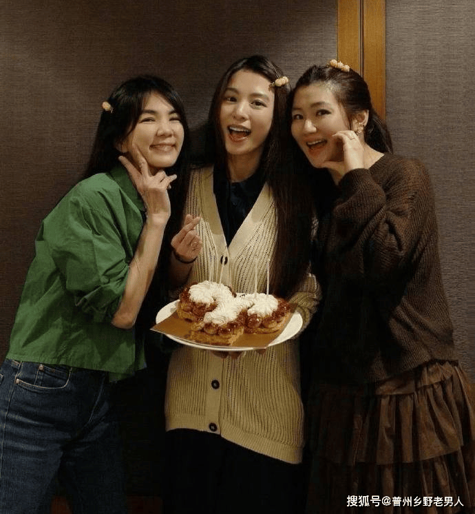 原创she合体为田馥甄庆生三人同框赏樱粉丝直呼爷青回