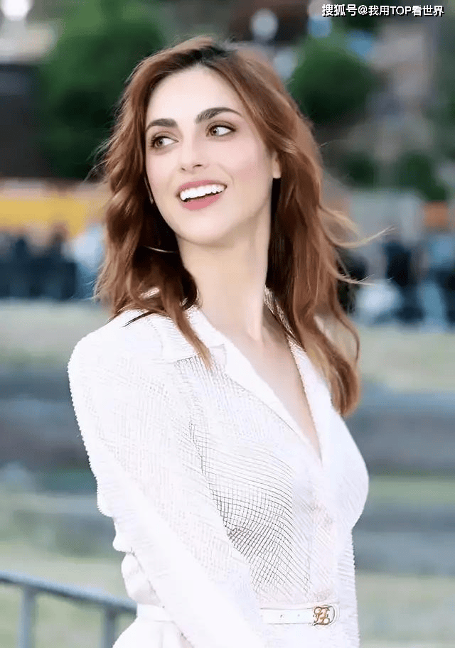 原创灵动绝美艺术献身女神米丽娅姆莱昂内尽展魅力引领时尚潮流