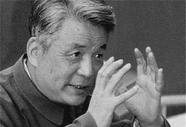 追忆民族英雄邓稼先,辐射患癌全身出血,疼痛难忍死在妻子怀里_原子弹_