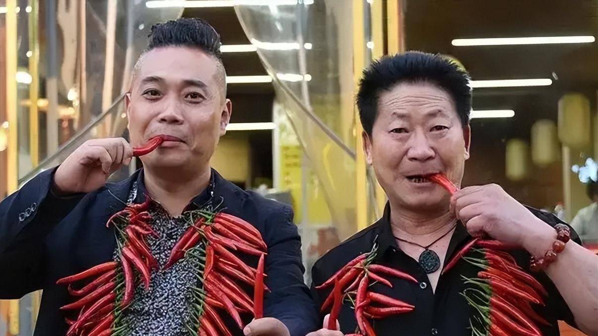 原创辣王李永志每天5斤辣椒配白酒破世界纪录最后胃穿孔被送医