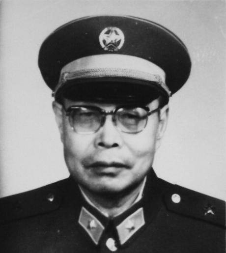 原创一次意外副师长被活埋地下生机快耗尽时两只苍蝇拯救了他一命