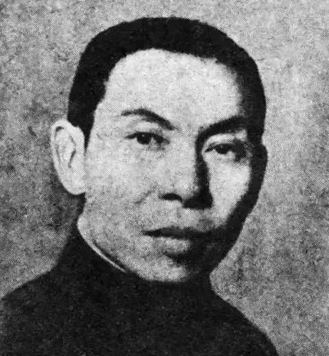 原创台湾杜月笙墓地残破不堪朝向上海墓碑上方的八个字令人深思