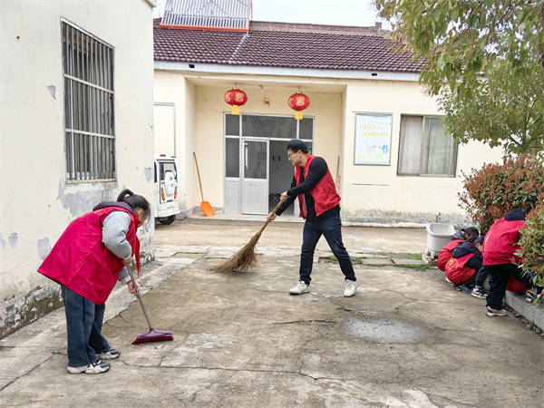 盱眙县鲍集中心小学志愿服务队走进敬老院