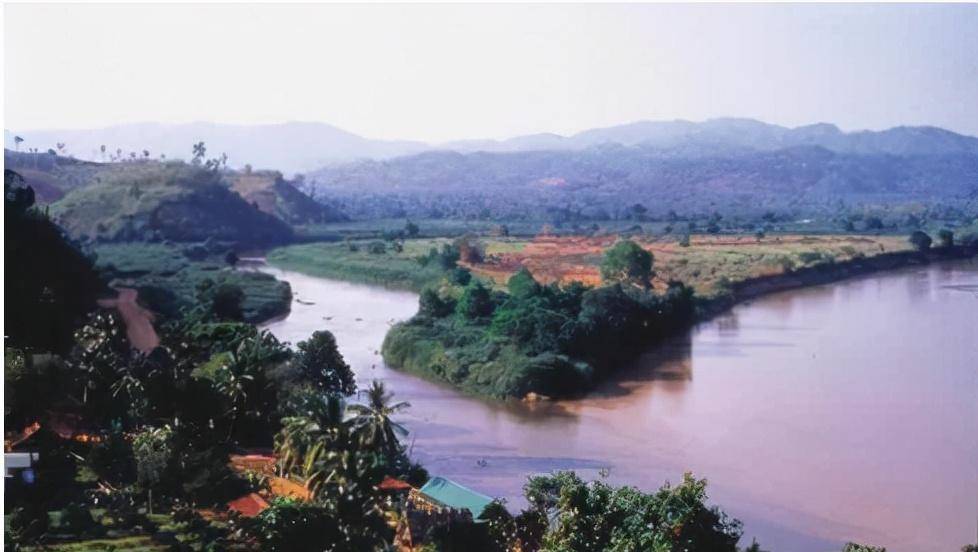 原创毒枭坤沙如何崛起16岁设计团灭对手为上位亲手砍下岳父头颅