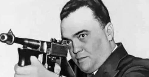 执掌联邦调查局47年的胡佛是美国最有权力的人