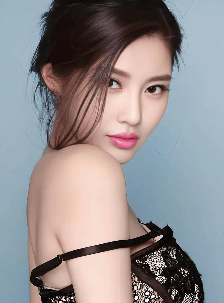 超燃戏称椰树女神徐冬冬的颜值与身材魅力让人心跳加速直呼顶不住