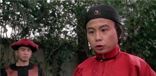 《九品芝麻官》中的八府巡按,真的有权处置身穿黄马褂的常威吗?