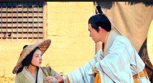 车千秋简明扼要,单刀直入地写道:"子弄父兵,罪当笞;天子之子过误杀人