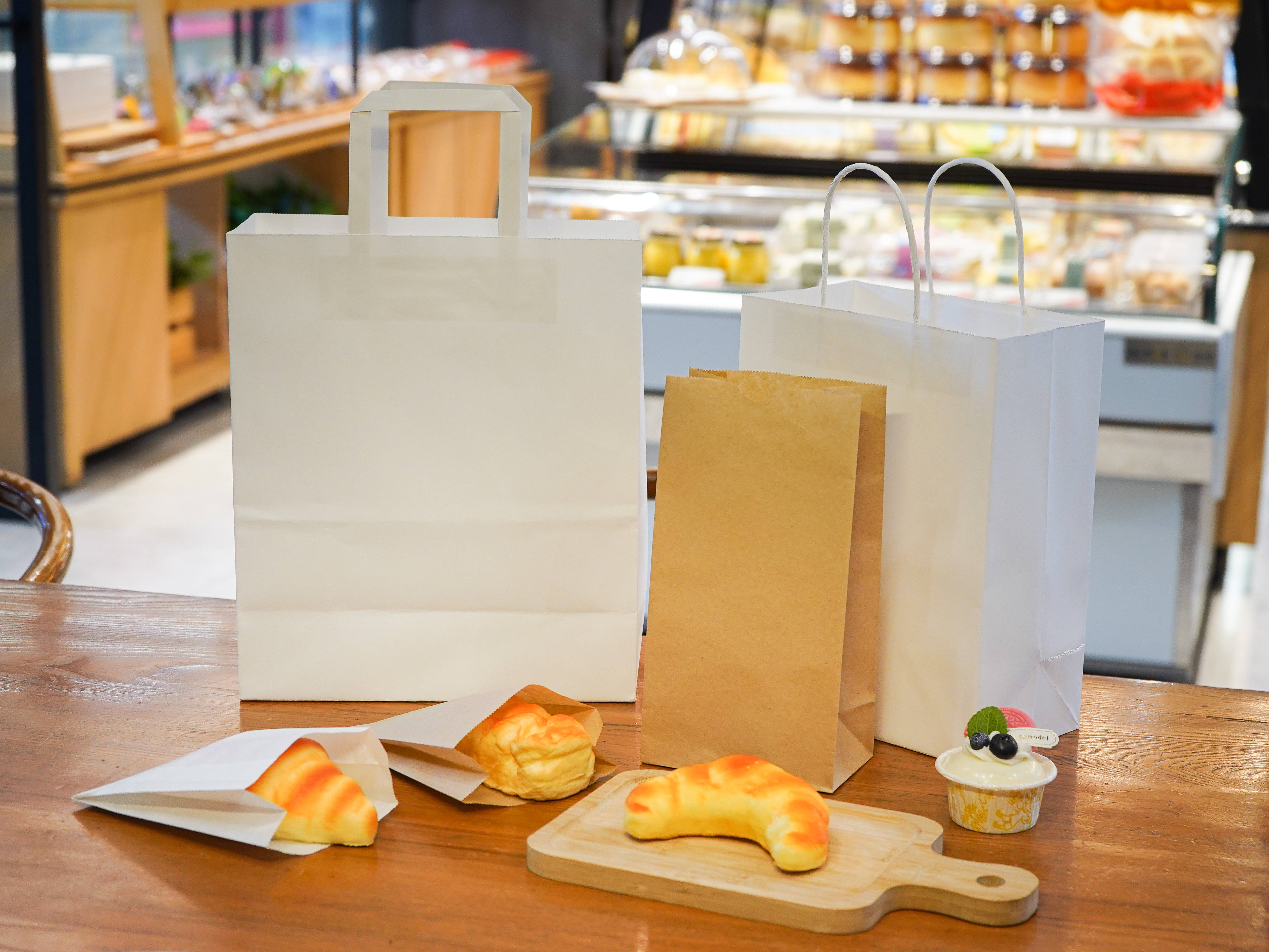 纸杯和纸吸管以其环保,卫生的特性,吸引了众多酒店和餐饮企业负责人的