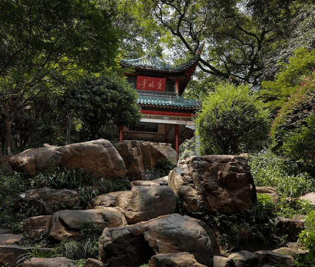 第一天:抵达贵阳贵州6日游参考路线:如果是第一次来贵州,建议游览必去