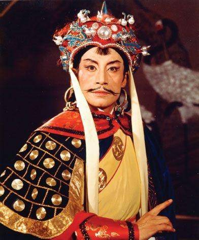 他在农村实现皇帝梦,疯狂纳了60个妃子,警察问话还自称"朕"_张清安