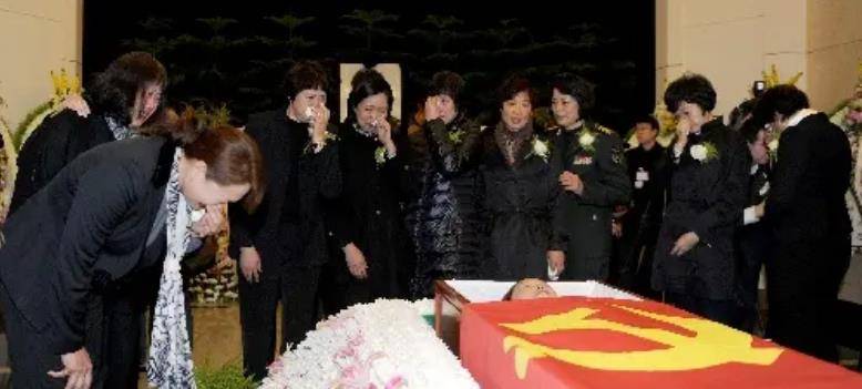 故事陈招娣葬礼上郎平泣不成声不久遵她期盼接手中国女排