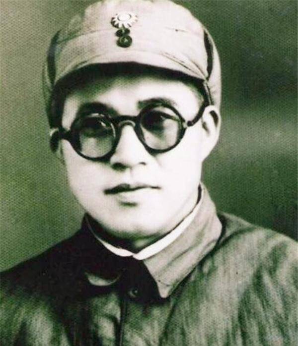 病床上指挥作战,为何72岁病逝后,却无一人前来吊唁_革命_将军_中将