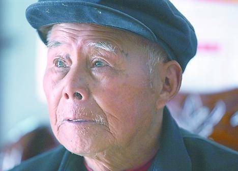 原创他扎根农村五十年拿出一旧物后成道德模范却经常说后悔