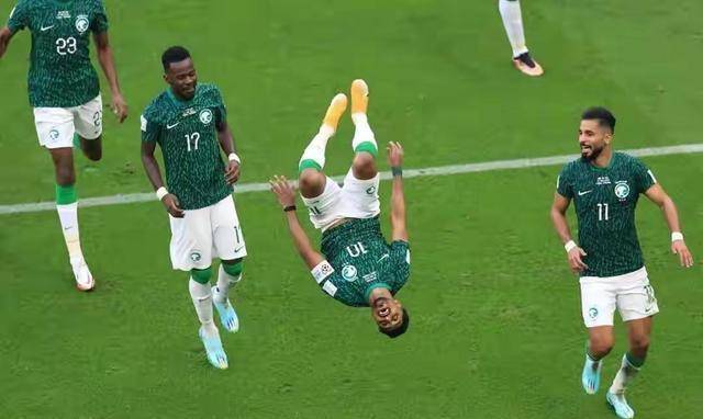 原创原创一个兼职当了8年清洁工的草根教练如何率领沙特战胜梅西和