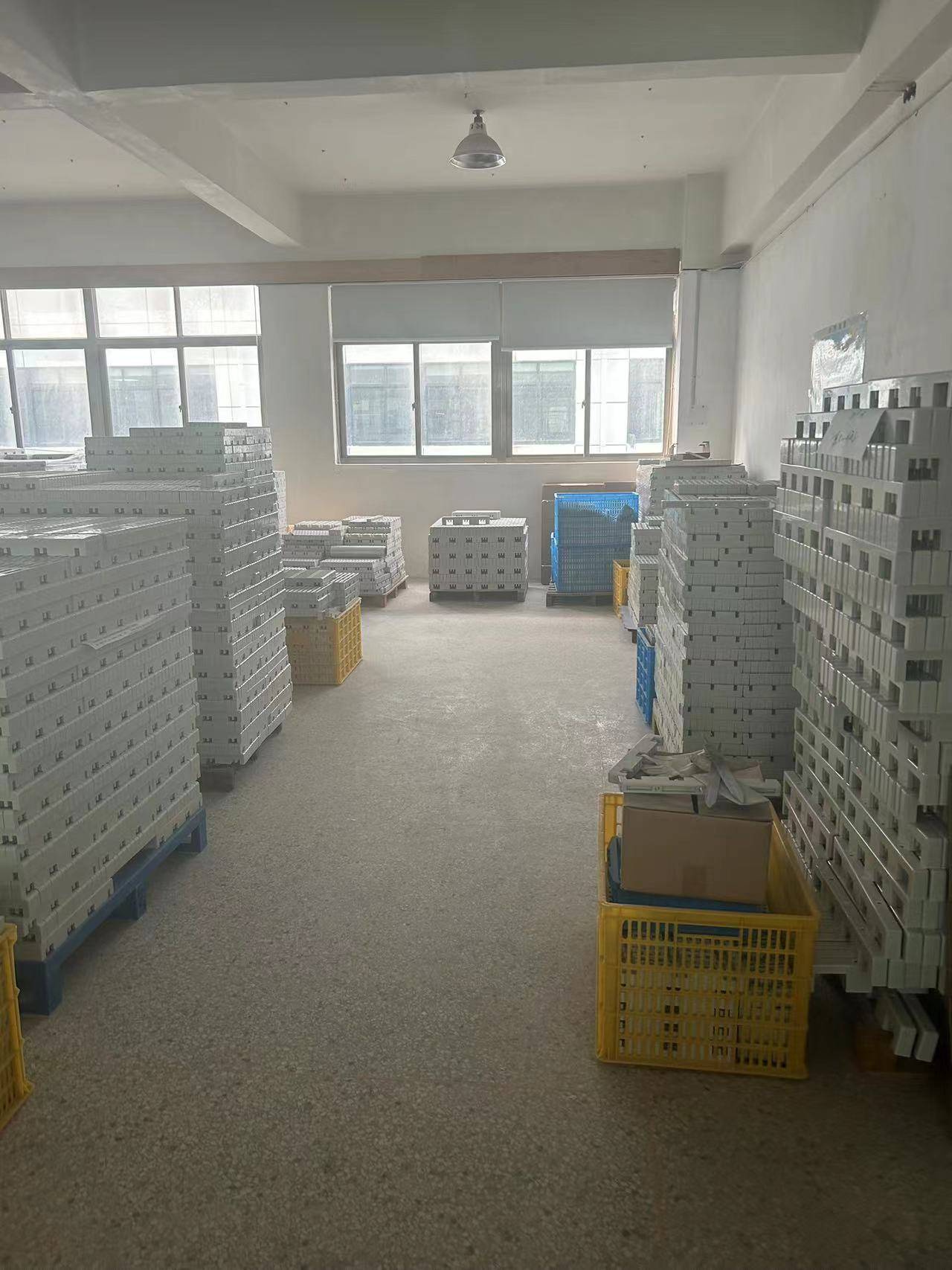 温州惠宏电气是一家专业生产经营高低压柜附件的企业