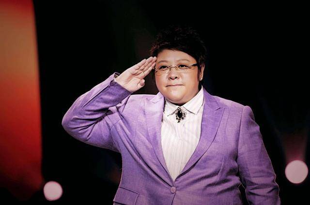 原创歌手韩红50岁无婚无子做公益近乎倾家荡产患难背后见人心