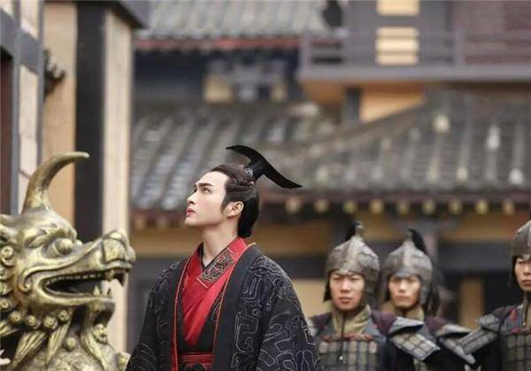 我国的龙脉上葬了3个人,一个不敢挖,一个不能挖,还有个挖不开_皇陵