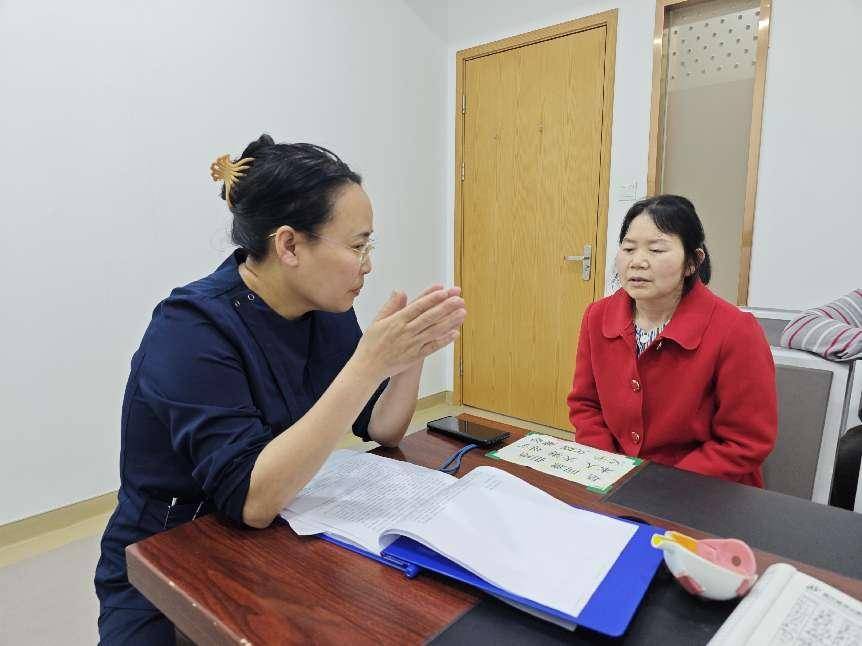 重庆眼视光专家妙手回春 云阳女子重获光明_徐祖辉_角膜_奇志