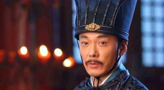 臣以前看过宇文化及和父亲宇文述被隋炀帝所信任,和他结为姻亲,将朝政