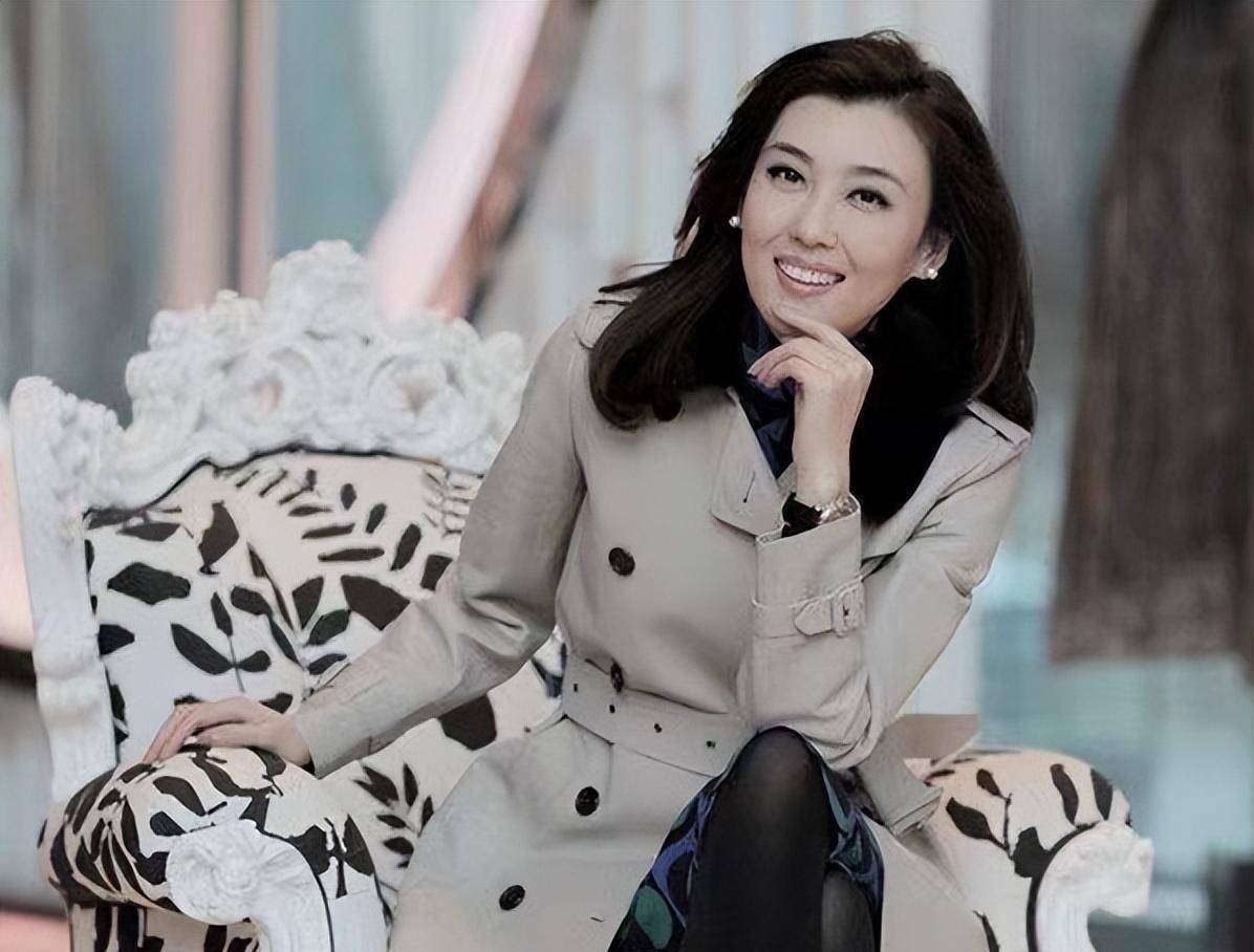 节目在早上的六点准时开播,为了保证节目播出效果,李红经常在凌晨三