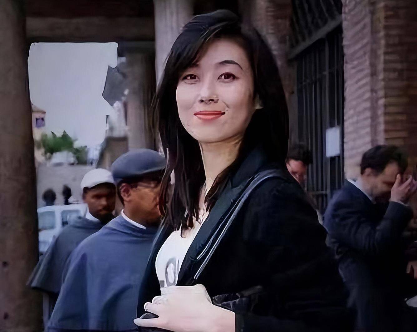 原创14岁辍学18岁逃婚从洗碗工逆袭成央视一姐这个东北姑娘不简单