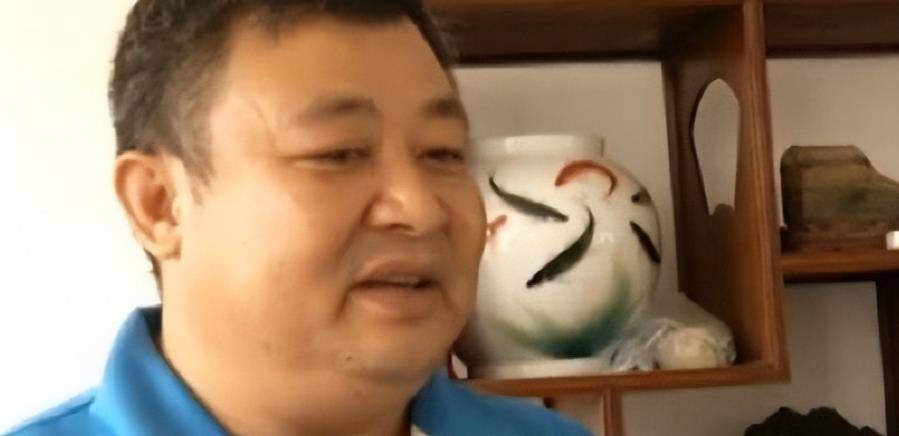 原创原创03年青岛大哥捡到熊猫奇石有人出价百万也不卖专家值15亿