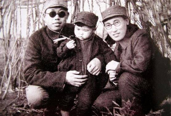 原创当军长的李作鹏回老家国军中尉的哥问要跑不他劝没事却不出面