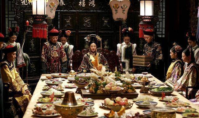 古代的宫廷御膳最早可以追溯到周天子时期,在周朝时,周天子及周朝王室