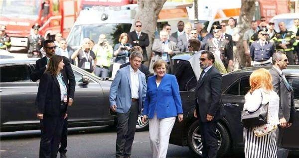 原创强悍的默克尔16年不婚与二婚丈夫同住12年选择悄悄结婚