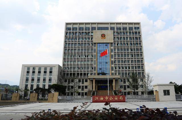 女警蒋晓娟是江油本地人,大学毕业后来到江油市公安巡警大队成为一名