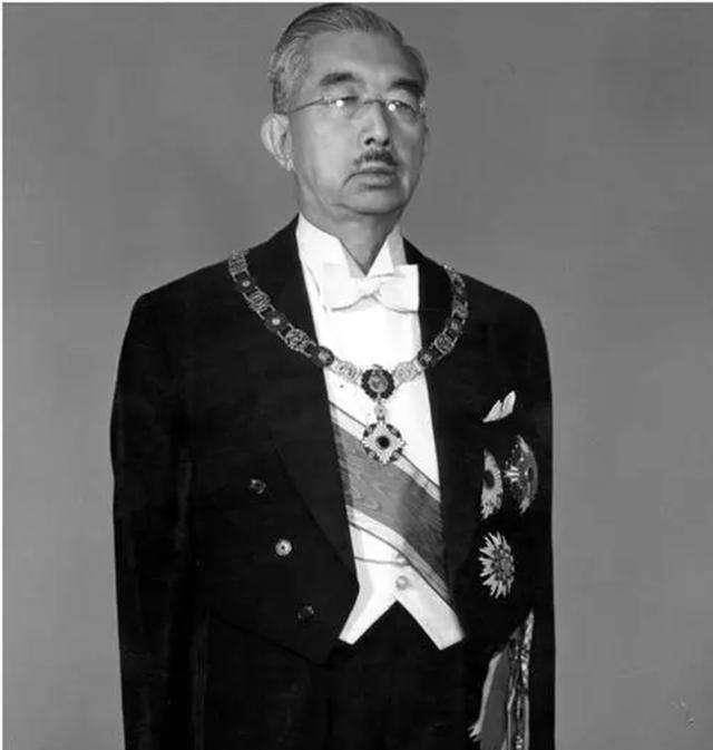 原创日本天皇罪有应得死后邀请中国参加葬礼我国只用四个字回复